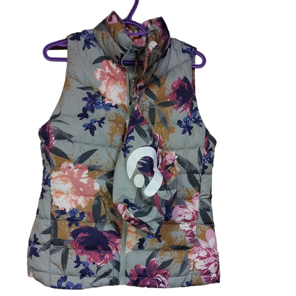 Reitmans Hyba Puffer Vest with Packable Drawstring Bag Brand New ( NWT )